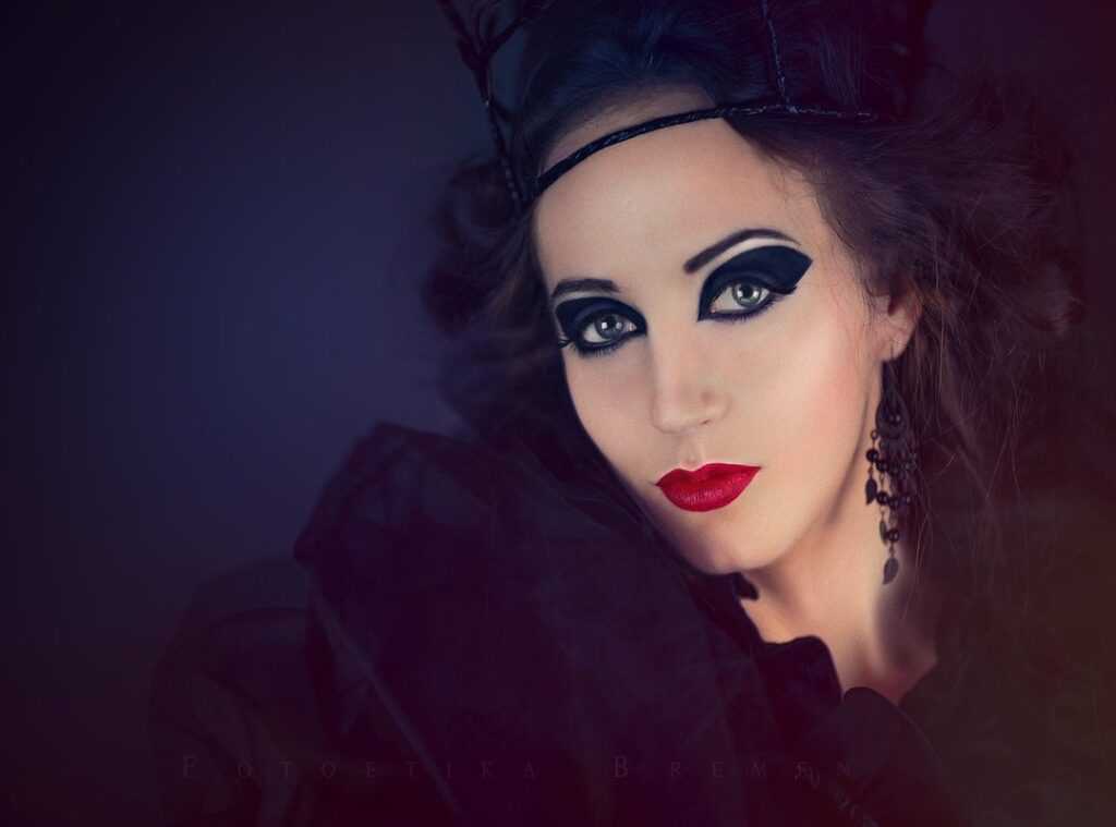 dramatic eye looks